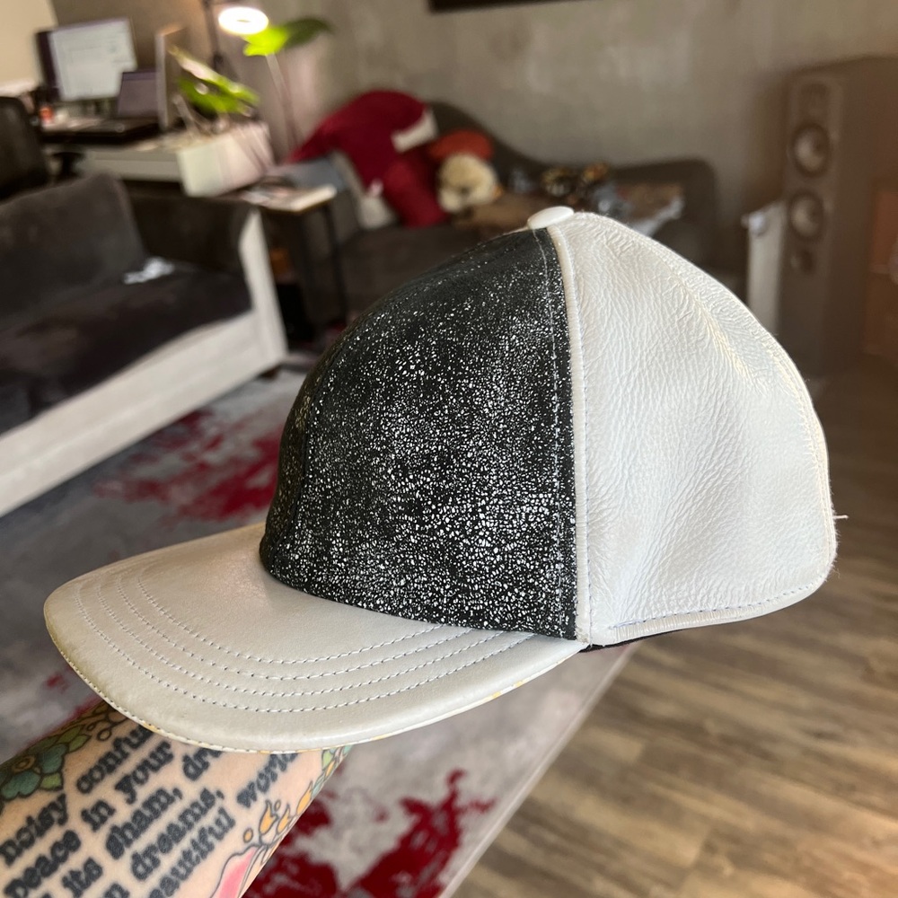 Limited Edition Goorin Bros (Uncharted Collection) Black & White Leather Cap O/S